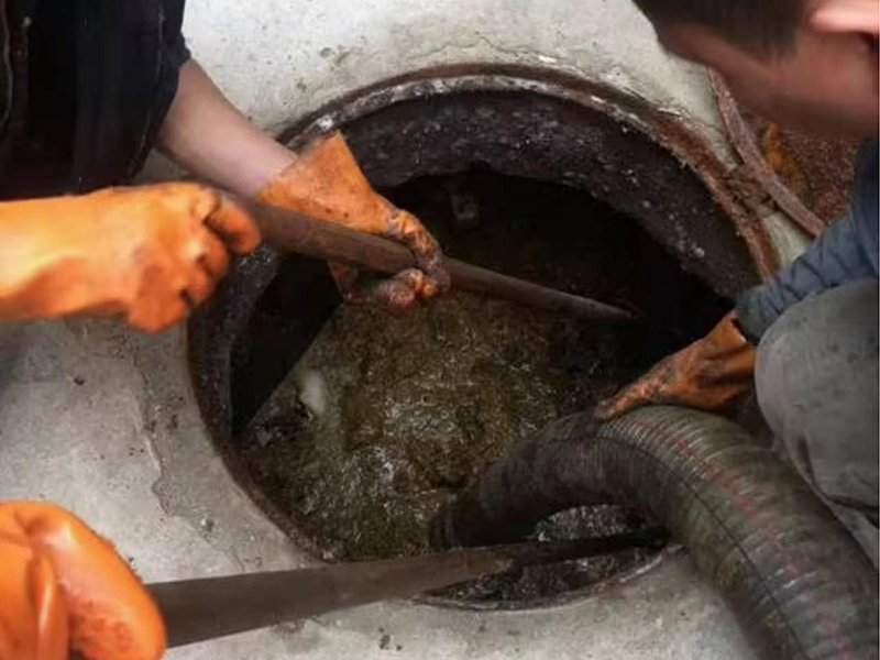 四更镇清理化粪池时如何避免沼气的危害?